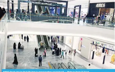  ?? ?? KUWAIT: People shop for Eid Al-Fitr items in several locations around Kuwait. — Photos by Yasser Al-Zayyat