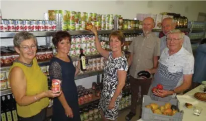  ?? FOTO JOHNNY GEURTS ?? De vrijwillig­ers van de Sint-Vincentius beginnen in het oud ziekenhuis aan een nieuw hoofdstuk voor hun vereniging.