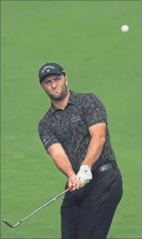  ?? FOTO: AP ?? Rahm jugando su tercer golpe en el hoyo 12, par 5 que el vasco cubrió con un birdie-4