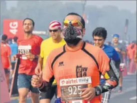  ?? SANJEEV VERMA / HT PHOTO ?? High levels of pollution in November could force the organisers to shift the Delhi half marathon to September or October from next year.