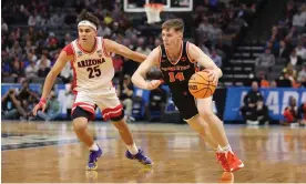  ?? Photograph: Jed Jacobsohn/NCAA Photos/Getty Images ?? Princeton’s Matt Allocco drives to the basket as Arizona’s Kerr Kriisa defends during the Tigers’ shocking upset of No 2 seed Arizona on Thursday in Sacramento, California.