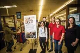  ?? FOTO SVEN DILLEN ?? Elke dinsdag tussen 13.00 en 15.00 uur staat een team klaar in de Carrefour aan de grote ring om shoppers te helpen.