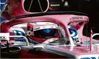  ?? Brandon Malone/Reuters ?? O mexicano Sergio Perez na Force India com halo em formato das tiras das Havaianas