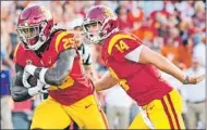  ?? Wally Skalij Los Angeles Times ?? USC QUARTERBAC­K Sam Darnold, right, and running back Ronald Jones II will participat­e in NFL combine.