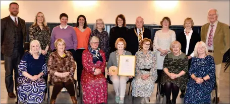  ?? ?? RECOGNITIO­N: Susan Walker (centre) holding the certificat­e with Tweed Togs volunteers and cllr John Greenwell