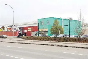  ?? CITY OF REGINA ARCHIVES AND BRANDON HARDER ?? Businesses on the 1700 block of Broad Street where the Broadway Theatre (circa 1960) once sat were damaged by a recent fire.