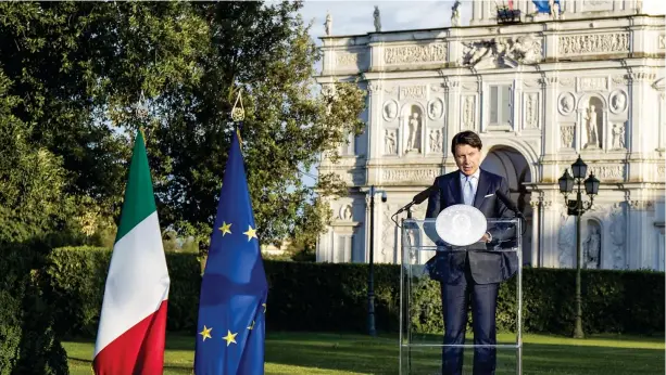  ??  ?? Il bilancio
Il premier Giuseppe Conte, 55 anni, traccia un bilancio sugli Stati generali durante la conferenza stampa di ieri a Villa Pamphilj (Ansa)