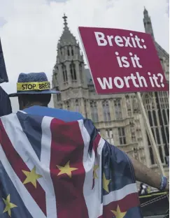  ??  ?? onlyCampai­gners call for a second referendum outside Parliament