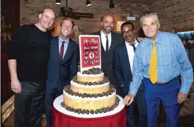  ?? SUN- TIMES FILES ?? Fred Willard ( right) attends a 2014 benefit at Second City in Chicago with David Koechner ( from left), Jack McBrayer, Scott Adsit and Tim Meadows.