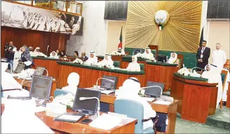  ?? Photos by Mahmoud Jadeed ?? A Municipal Council session in progress.