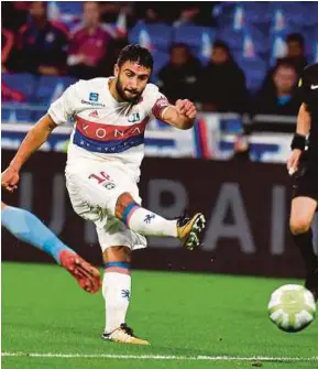  ?? AFP PIC ?? Lyon’s Nabil Fekir making an attempt against Monaco on Friday. Lyon won 3-2.