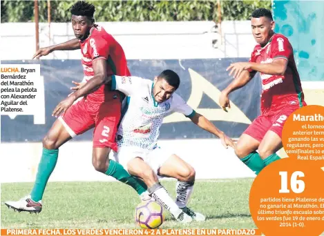  ??  ?? LUCHA. Bryan Bernárdez del Marathón pelea la pelota con Alexander Aguilar del Platense.