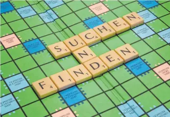  ?? FOTO: IMAGO ?? Das deutsche Scrabble hat 102 Buchstaben­steine.