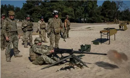  ?? Photograph: Gleb Garanich/Reuters ?? Ukrainian servicemen attend a military exercise in Kyiv region, on 27 September 2023.