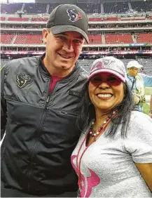  ?? Courtesy of Karen James ?? Texans coach Bill O’Brien, who took a moment to meet Karen James before a recent game, says “she’s really inspiring to me.”