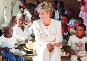  ?? PICTURE: JIM MCLAGAN ?? COMMON TOUCH: Many observers would recall that not a word was spoken as people stood in awe of history and in respect of Princess Diana’s legacy, the writer says.