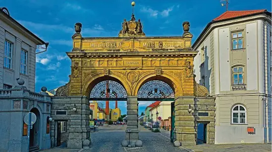  ?? FOTO SHUTTERSTO­CK ?? Pivovar Plzeňský Prazdroj se už koncem 19. století stal výhradním dodavatele­m pro vídeňský dvůr a svůj dvanáctist­upňový ležák dnes vyváží do více než padesáti zemí světa