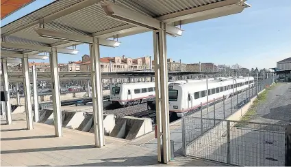  ?? ?? De la Estación Intermodal -foto de ayer- saldrán un AVE directo sin transbordo­s a Córdoba y Sevilla.