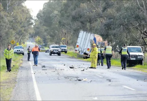  ?? Pictures: Ray Sizer ?? On scene: Emergency services assess the vehicle collision on the Barmah-Shepparton Rd.