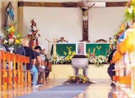  ?? M. LÓPEZ ?? La profesora fue despedida en la iglesia de La Ribera de Belén.