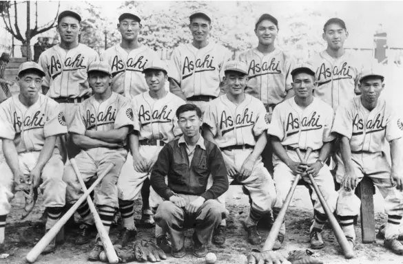  ??  ?? The 1941 Vancouver Asahi baseball team.