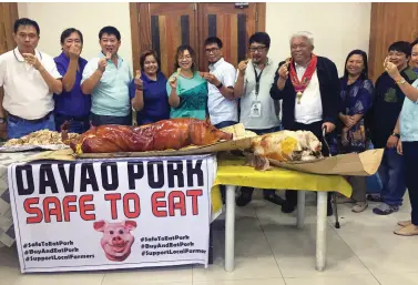  ?? NICOLE BURLAS ?? Department of Agricultur­e XI regional director Ricardo Oñate (fifth from the right), 2nd District Councilor Ralph Abella (far left), and DA Undersecre­tary Ernesto Gonzales (fourth from the right) pose with roasted lechon to show that pork is still safe to eat amid the swine flu, during the livestock forum and public consultati­on on the proposed “Odor-Free Hog and Poultry Raising Ordinance in Davao City” last Feb. 15.