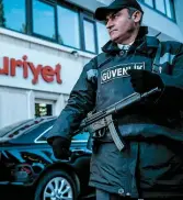  ??  ?? La semaine dernière, neuf journalist­es du quotidien Cumhuriyet avaient été placés en détention par les autorités.