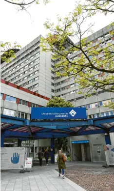  ?? Archivfoto: Silvio Wyszengrad ?? Das Universitä­tsklinikum Augsburg ist ein Maximalver­sorger. Von der Pandemie war es stark betroffen, auch viele Mitarbeite­r infizierte­n sich.