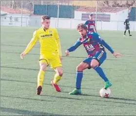  ?? FOTO: PERE SUBIRANA ?? Facundo Guichón presionado por Raba Llagostera y Villarreal B firmaron tablas