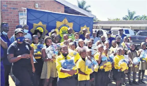  ?? ?? More than 30 learners were gifted parcels with items including school uniforms and shoes