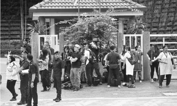  ??  ?? Security and media personnel gathered at the Shah Alam High Court to cover the high-profile murder case of Kim Jong-nam. — Bernama photo