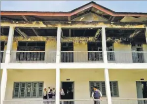  ?? NEELAM PANDEY/HT PHOTO ?? Children at a school that was set ablaze last year in South Kashmir’s Anantnag.