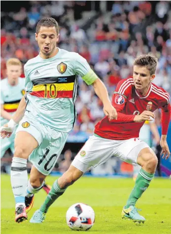  ?? FOTO: DPA ?? Zeigte gegen Ungarn sein großes Potenzial: Eden Hazard ( li., im Zweikampf mit Adam Nagy).