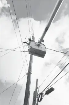  ?? ?? A GPL workman fixing the burst-wire