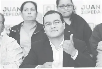  ??  ?? El candidato del PRD a la gubernatur­a del estado de México, Juan Zepeda, durante una conferenci­a de prensa el domingo pasado en Toluca ■ Foto Yazmín Ortega Cortés