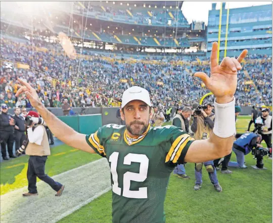  ?? [PHOTOS BY MIKE ROEMER/THE ASSOCIATED PRESS] ?? Green Bay quarterbac­k Aaron Rodgers threw five touchdown passes last week against Oakland.