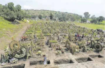  ?? (Photo: AP) ?? Cemetery workers dig fresh graves in a section of the Valle de Chalco Municipal Cemetery which opened early in the novel coronaviru­s pandemic to accommodat­e the surge in deaths in Valle de Chalco on the outskirts of Mexico City, Thursday.