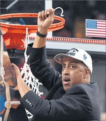  ?? ETHAN MILLER — GETTY IMAGES ?? Arizona associate head coach Lorenzo Romar will be the head coach at Pepperdine when the Wildcats’ season is over.