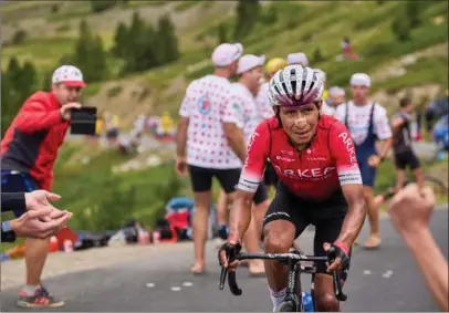  ?? ?? Nairo Quintana i udbrud på 11. etape i Tour de France 2022, inden han rakte ud efter etapesejre­n i duel med Jonas Vingegaard. Foto: Claus Bonnerup /Ritzau Scanpix