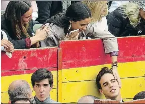  ?? UAT / GTRES ?? Gonzalo Caballero. El joven madrileño toreó el sábado en la plaza de Chinchón y estuvo arropado por Felipe de Marichalar y su hermana Victoria, que desde el tendido animó y acarició a Gonzalo Caballero, con quien mantiene una relación muy especial