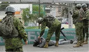  ?? D. Ochoa / AP / Sipa ?? Pour faire face à la violence, l’État a mobilisé l’armée pour mener des opérations de police.