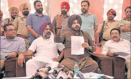  ?? HT PHOTO ?? ■ Local bodies minister Navjot Singh Sidhu along with Jalandhar Cantonment MLA Pargat Singh (second from left) addressing the media in Jalandhar on Thursday.