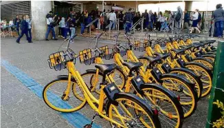  ??  ?? Bicicletas ociosas em estacionam­ento em estação de metrô na zona sul de SP