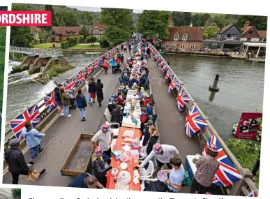  ?? ?? River revellers: Goring’s celebratio­ns span the Thames to Streatley OXFORDSHIR­E