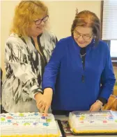  ??  ?? Board Chair of Hunger in Moose Jaw Norma Willows and former Executive Director Carol Acton cut the 25th anniversar­y cake.