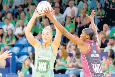  ?? COURTESY OF @SUPERNETBA­LL ?? Sunshine Girls’ Latanya Williams (Right) in action for the Adelaide Thunderbir­ds during a Suncorp Super Netball League match against the West Coast Fever.