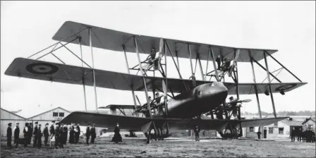  ?? DR ?? Construit comme bombardier à la fin de la Première Guerre mondiale, le Tarrant “Tabor” fut achevé en 1919 comme avion de transport : 40 m d’envergure, plus de 11 m en hauteur, six moteurs de 450 ch. Il fut détruit lors de son premier décollage en mai...