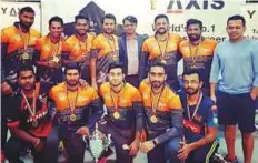  ?? Courtesy: Organiser ?? ■ Dubai Building Material Supply Company players strike a pose after winning the Y Axis indoor league.