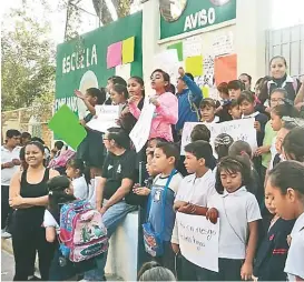  ?? FOTOS: ESPECIAL ?? Los padres de familia exigen la atención de las autoriades