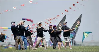  ?? ?? Members of the Quad Squad North West kite flying performanc­e team from the Pacific Northwest in the United States show intense concentrat­ion during a kite flying demonstrat­ion at Windscape, June 18.